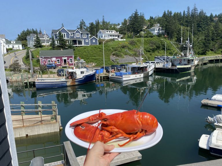restaurants nouvelle-écosse cover hall's harbour