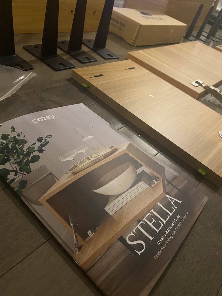 Meuble de rangement Cozey meuble multimédia Stella couleur chêne