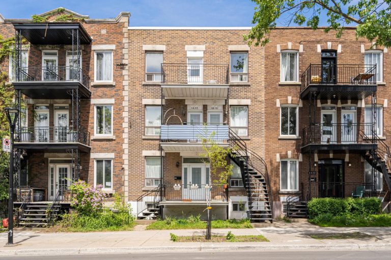 se loger à montréal location appartement typique montrealais triplex rosemont