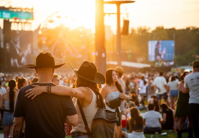 Foule au festival LASSO au parc Jean-Drapeau sur l'île Sainte-Hélène à Montréal
